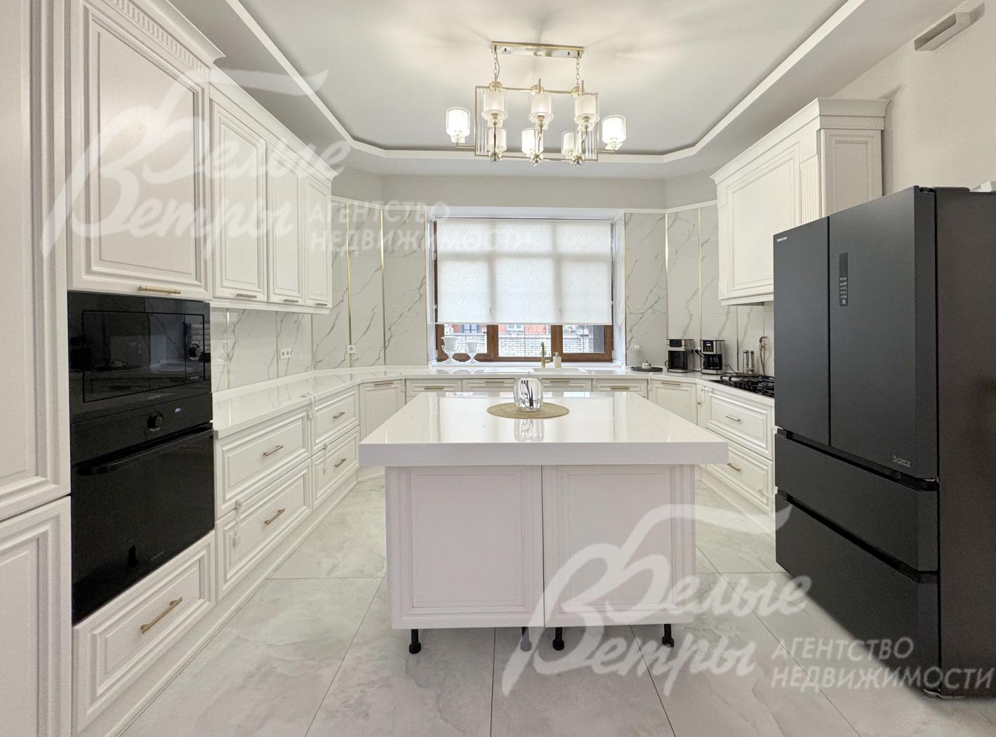 Высокое качество отделочных материалов и дорогостоящая мебель сочетаются с продуманными световыми решениями и элегантным декором