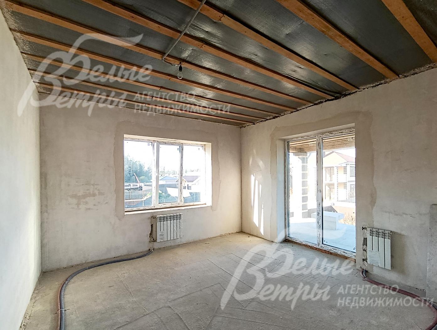 Установлены радиаторы, отопление и канализация - центральные