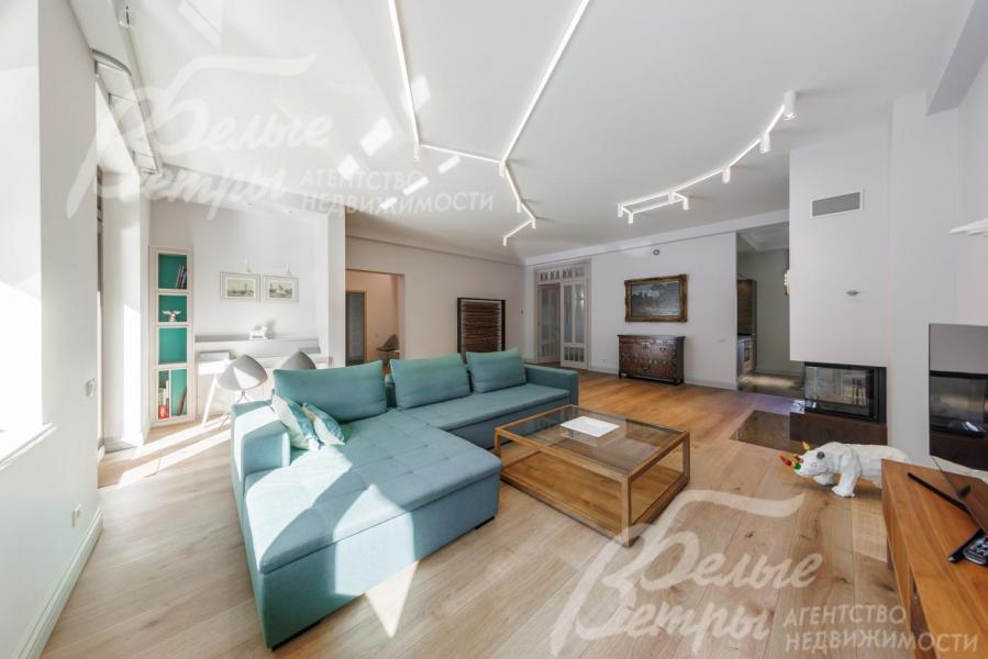 Гостиная на 2ом этаже дома.