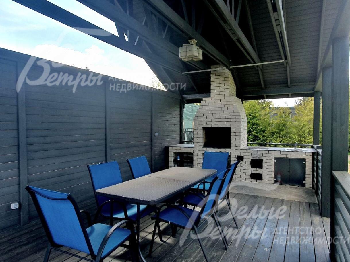 Беседка с печью-барбекю.