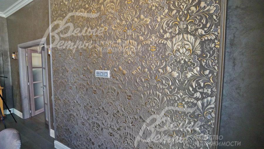 В доме множество дизайнерских элементов