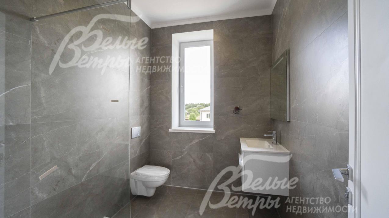 Санузел с душем в мастер-спальне