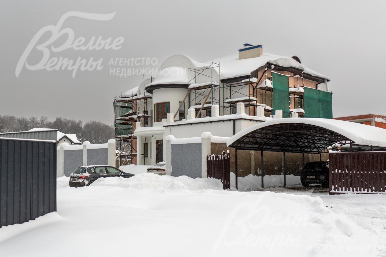 Участок расположен на второй линии от леса в престижной тихой локации охраняемого коттеджного посёлка