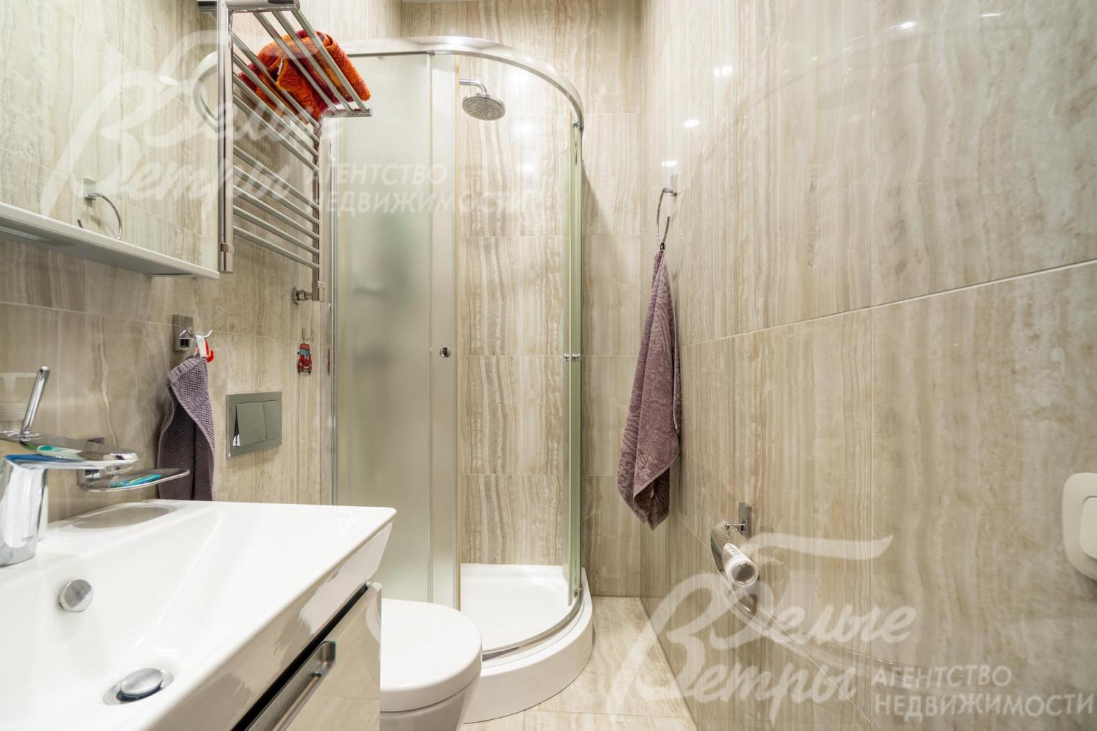 Санузел на первом этаже с душевой (сантехника Tece)