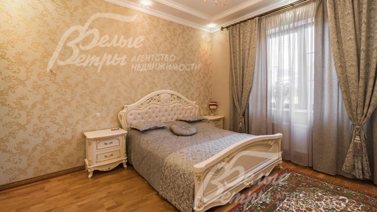 Главная спальня на первом этаже