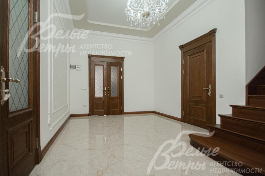 Двери из массива дерева в классическом стиле