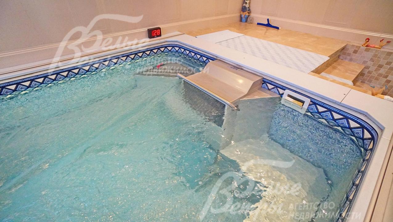 В бассейне установлен мощный противоток Endless Pools (США)