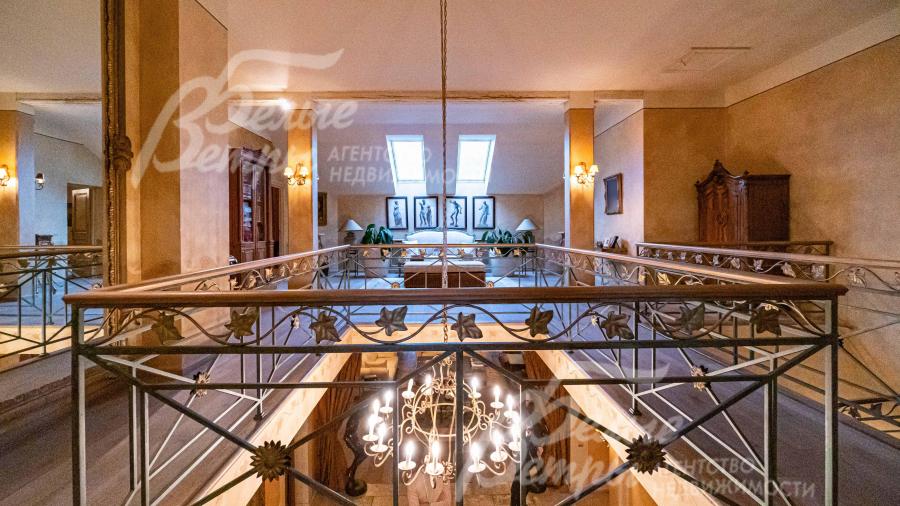 Холл-галерея на 2-ом этаже