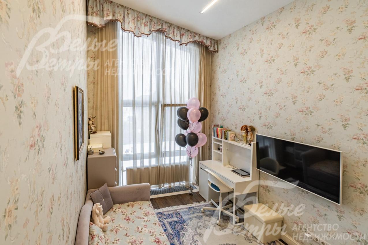 Детская комната 17,6 кв.м с антресолью и собственным санузлом