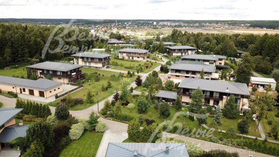 Дома в едином архитектурном стиле в поселке Варварино Эко