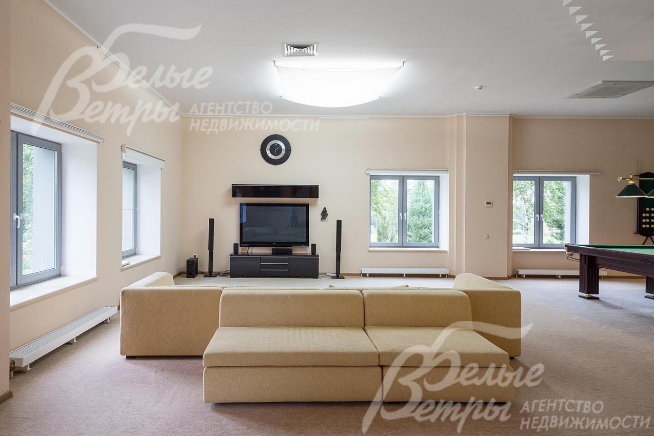 Просторное лобби в клубном доме