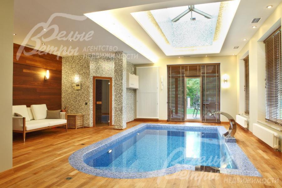 Зона бассейна 50 кв.м с сауной и тренажерным залом.