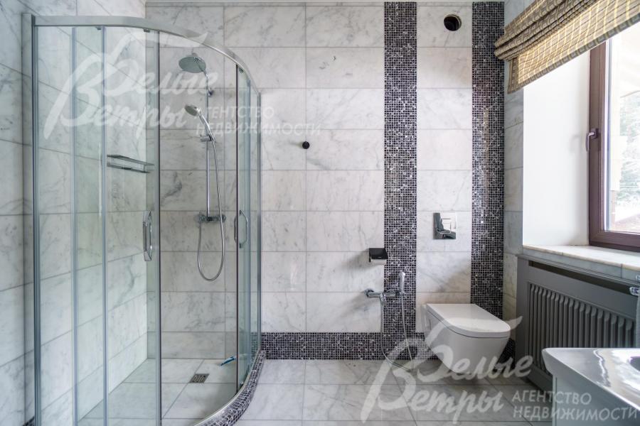 Санузел с душевой при детской спальне