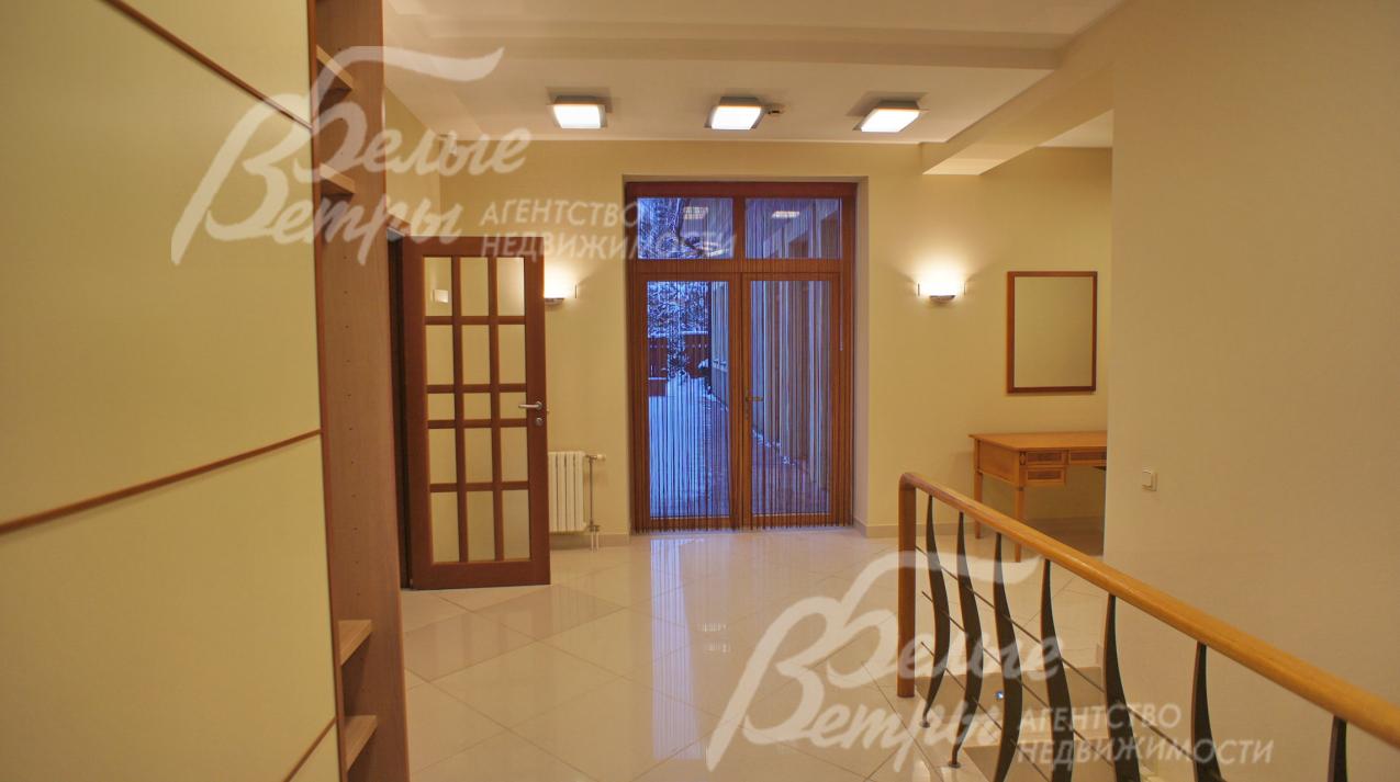 Холл-прихожая 1-го этажа