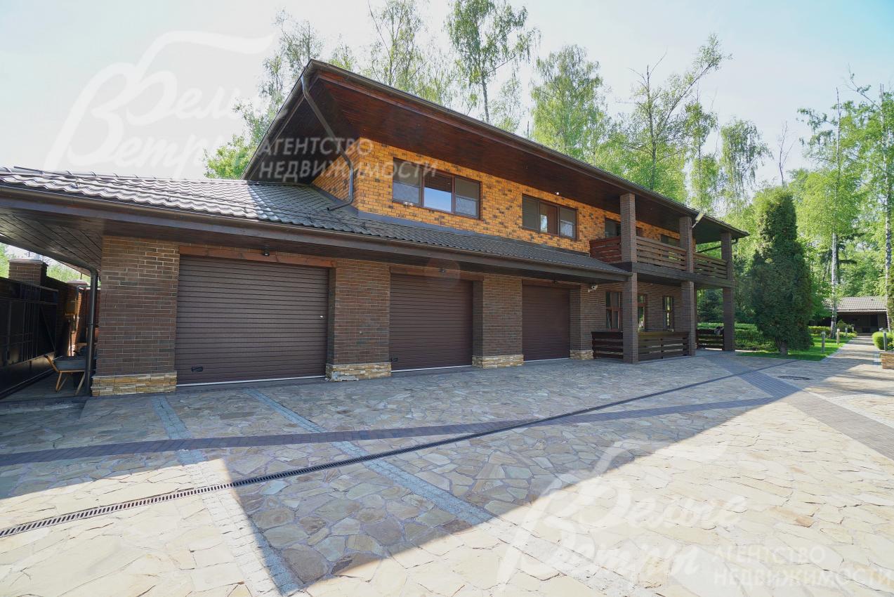 Гараж с квартирой для персонала и котельной 263,5 кв.м под ключ, в одном стиле с домом 