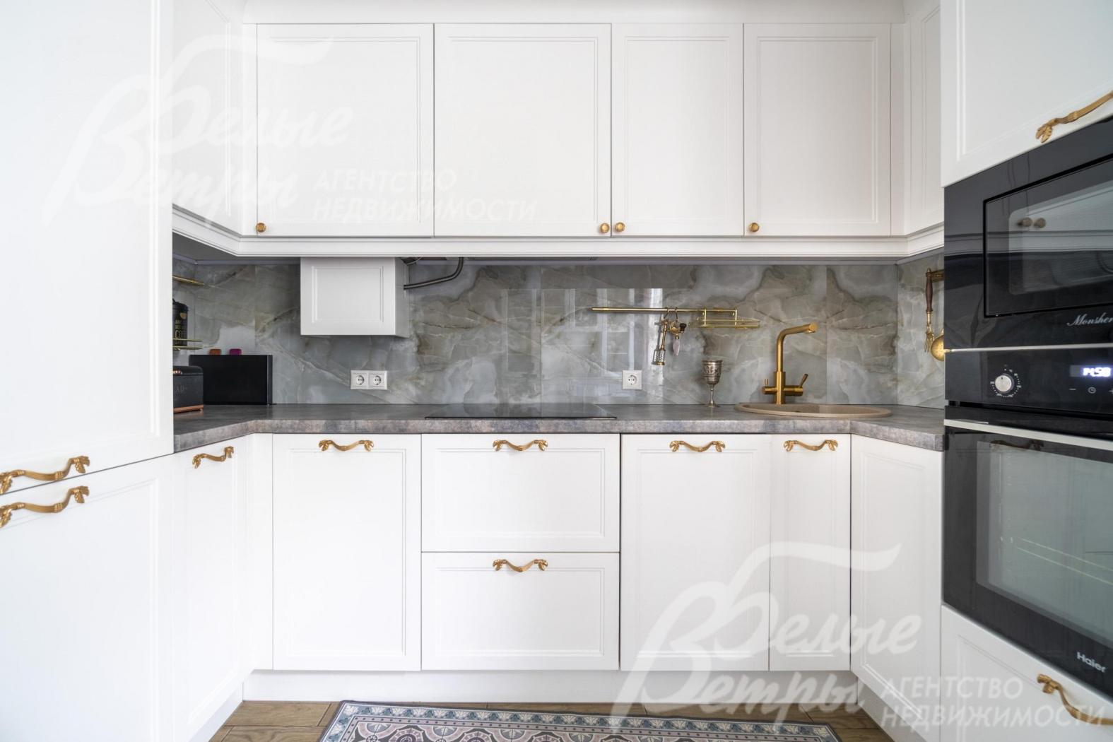 Фартук кухонного гарнитура из керамогранита (Италия)