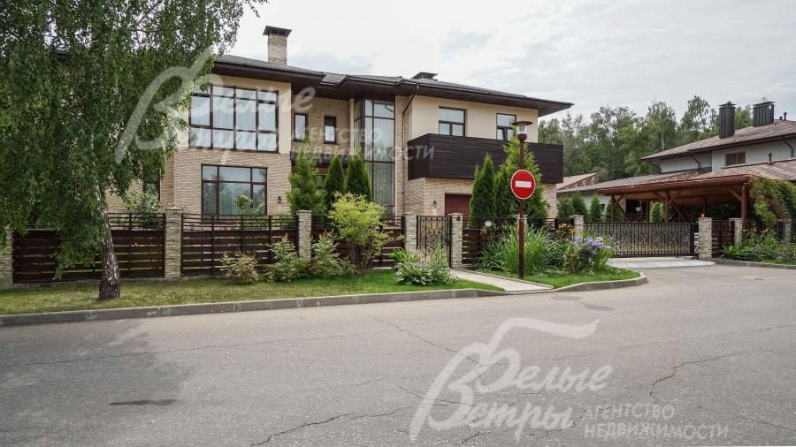 Солидные соседи в поселке Променад