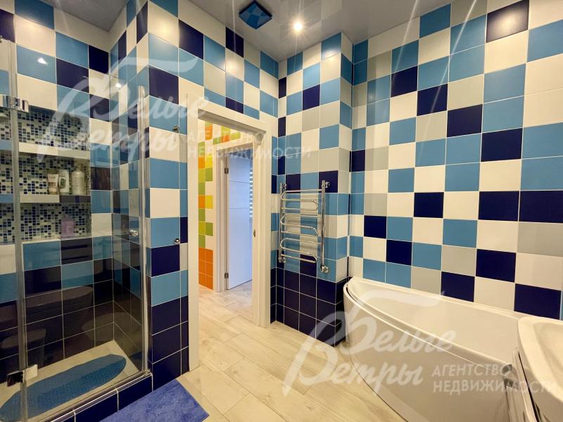 Санузел с ванной и душевой на 2-ом этаже