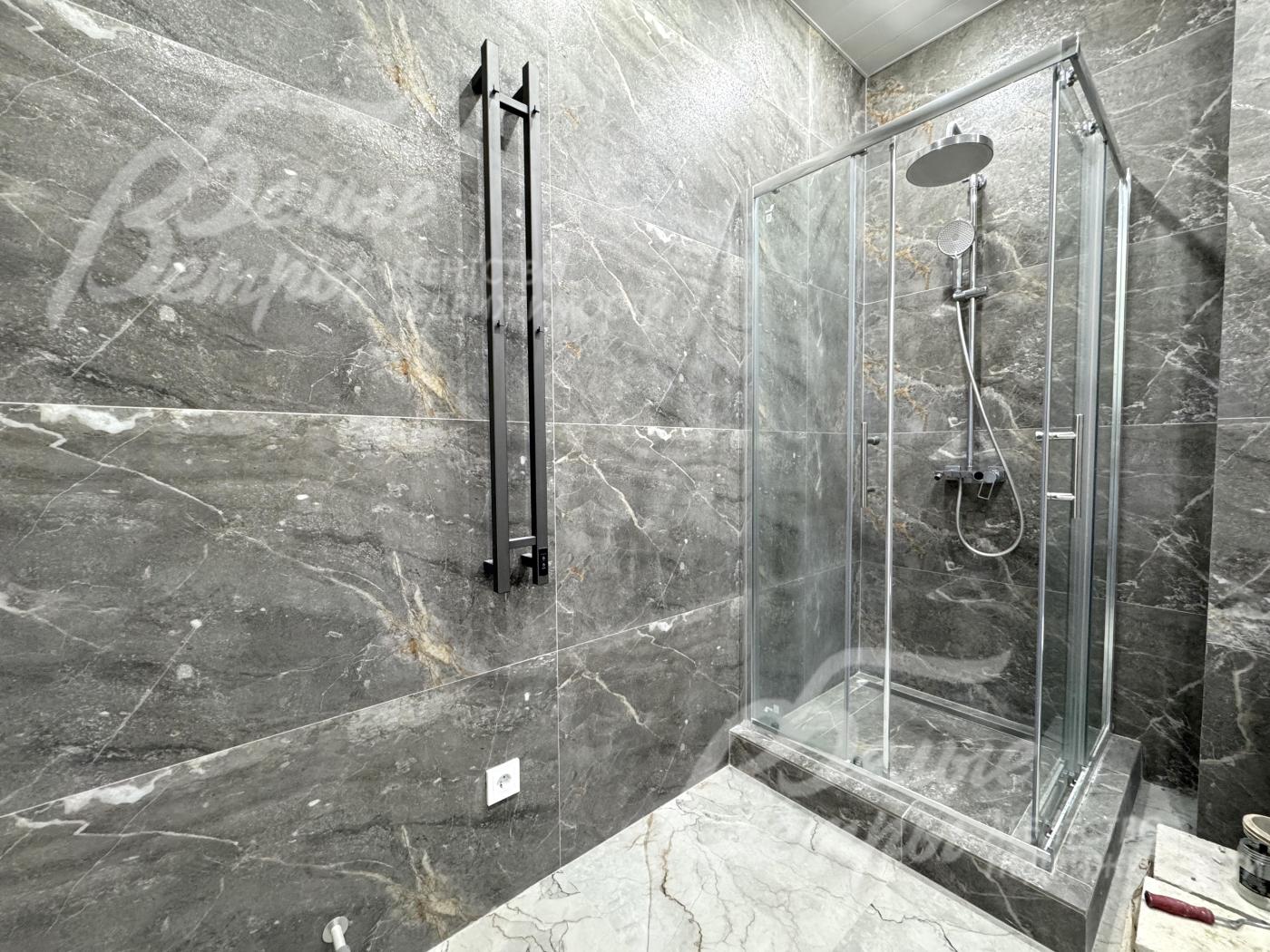 В мокрых помещениях предусмотрена принудительная вентиляция