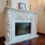 Камин отделан мрамором