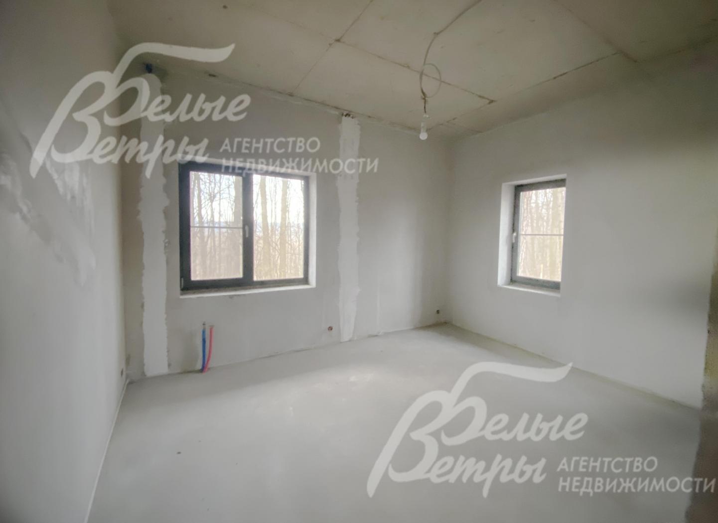 Стены оштукатурены, коммуникации разведены