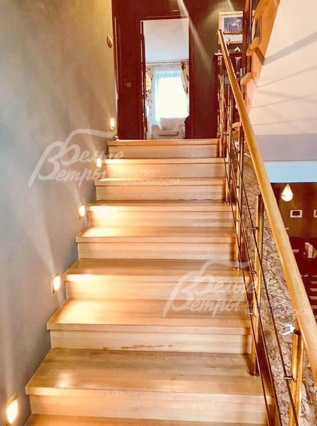 Лестничный марш с подсветкой