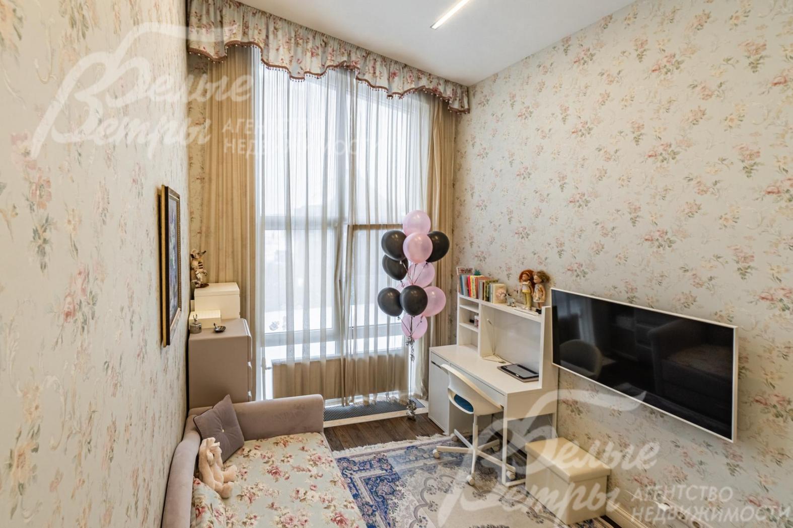 Детская комната 17,6 кв.м с антресолью и собственным санузлом