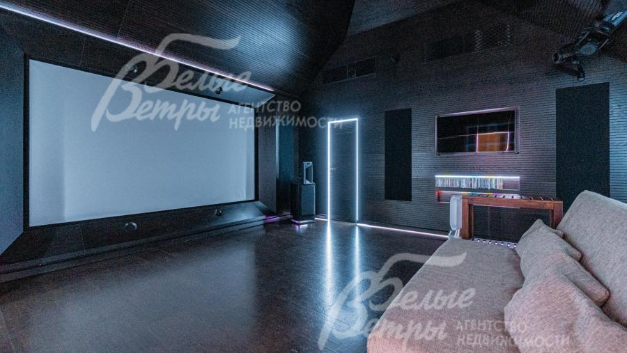 Зона кинотеатра - Экран 3.5х1.85 м. Проектор Sony 4К VPL-VW500ES. Звук 7.1 JBL. Караоке AST 150 (4 микрофона).  + Cвето-лазерное шоу 