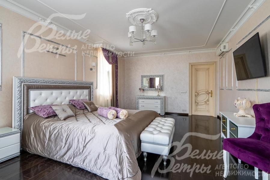 Кровати, диваны, кресла известных брендов.