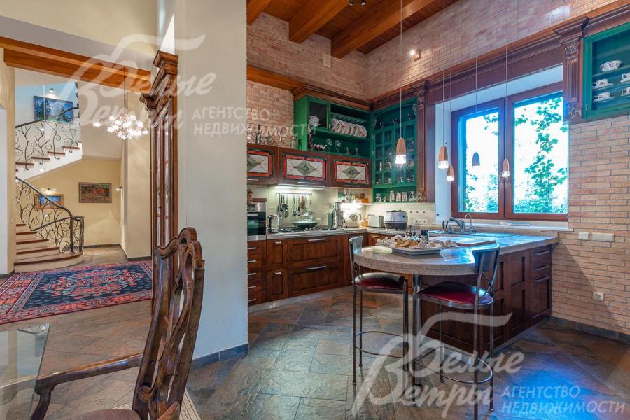 Кухня-столовая 31.5 кв.м с выходом на террасу