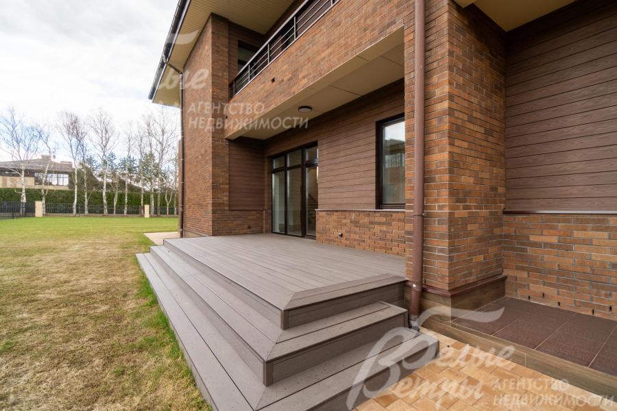 Выход на террасу из гостиной 