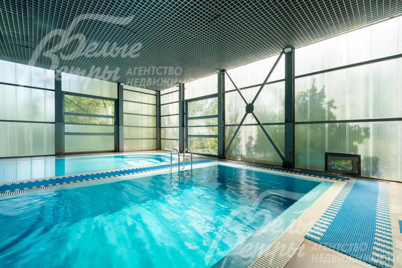 СПА-зона с несколькими бассейнами.