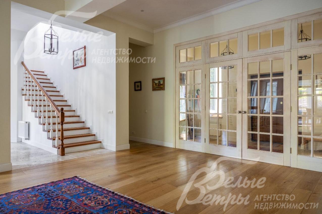 Холл 1-го этажа