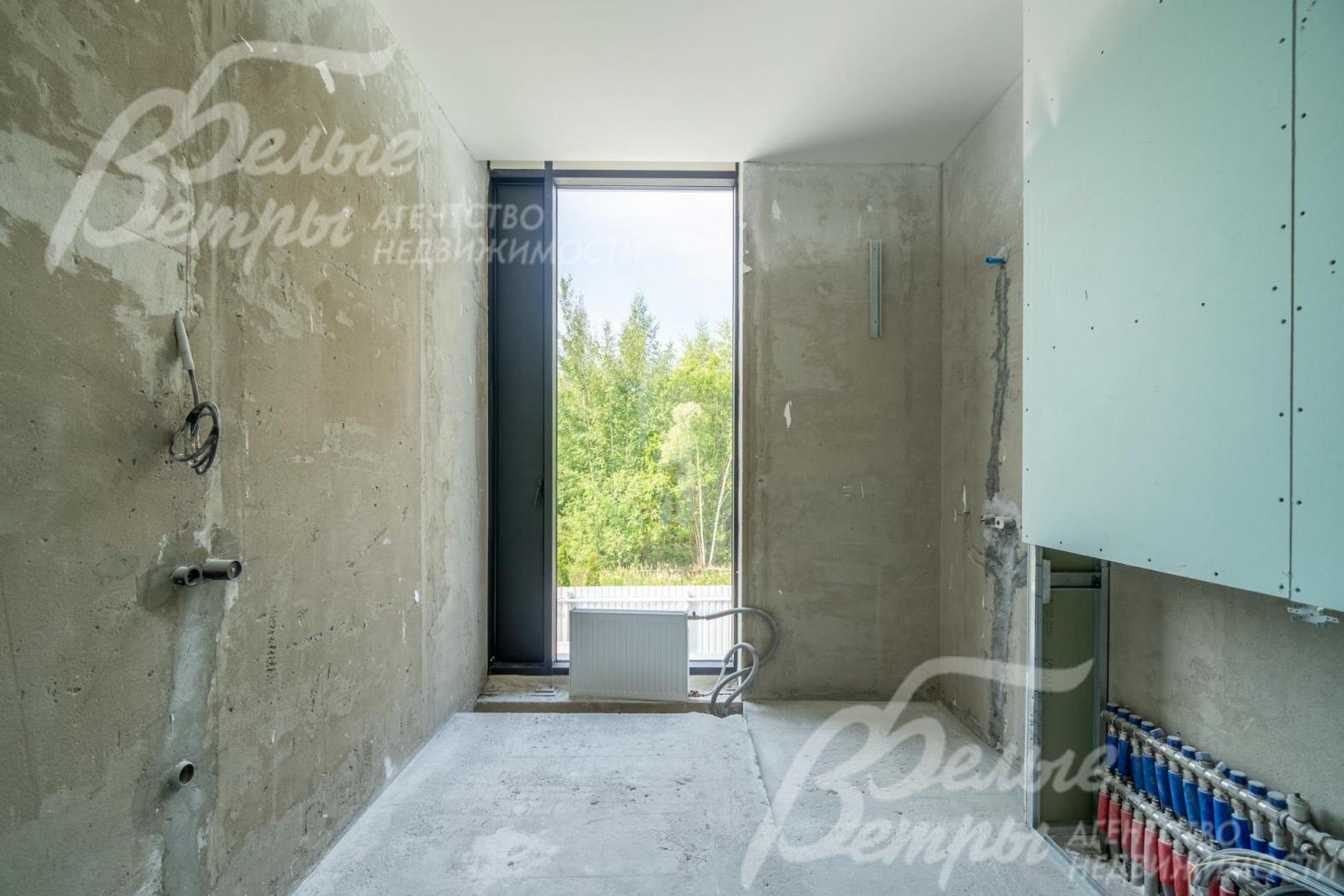 Вход в дом. Все коммуникации в доме разведены до точек (электричество, отопление, тёплые полы, «Умный дом»)