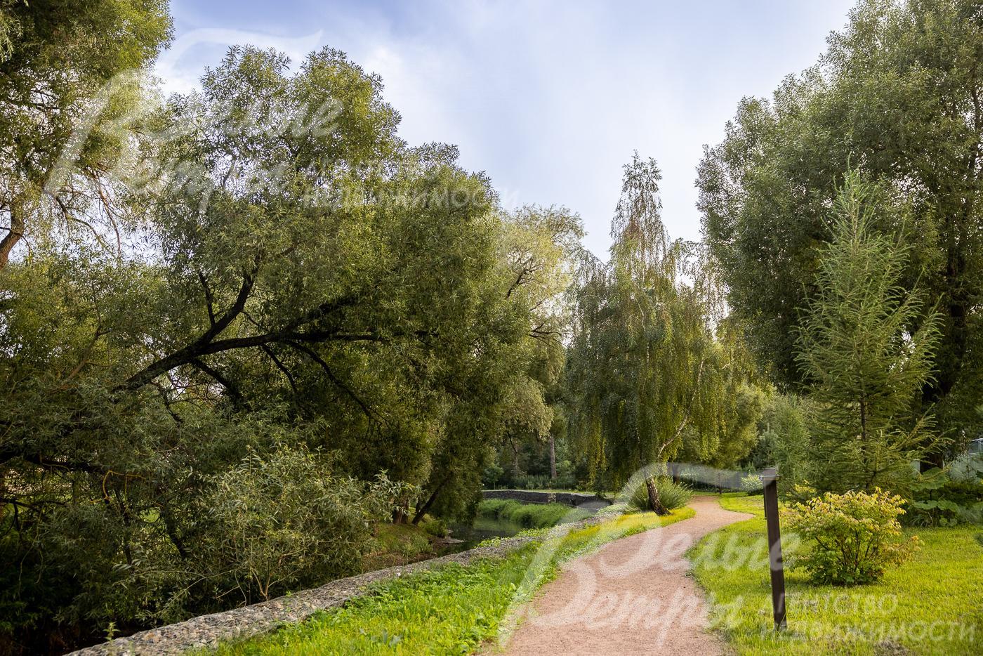 5 км прогулочных зон в поселке Усадьба Бергов