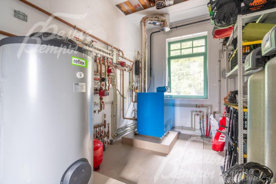 Котельная полностью оборудована: газовый котёл Buderus, резервный электрический котёл, бойлер косвенного нагрева Reflex