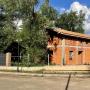 Участок расположен у въезда в коттеджный посёлок с запланированной собственной инфраструктурой в 70 м от лесного массива
