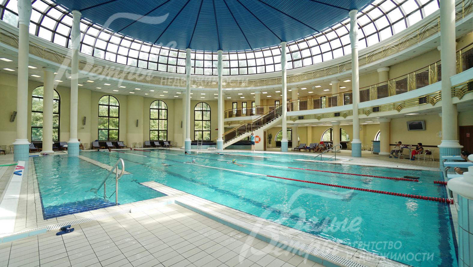 Отличный бассейн со SPA-зоной в Империал парк-отеле