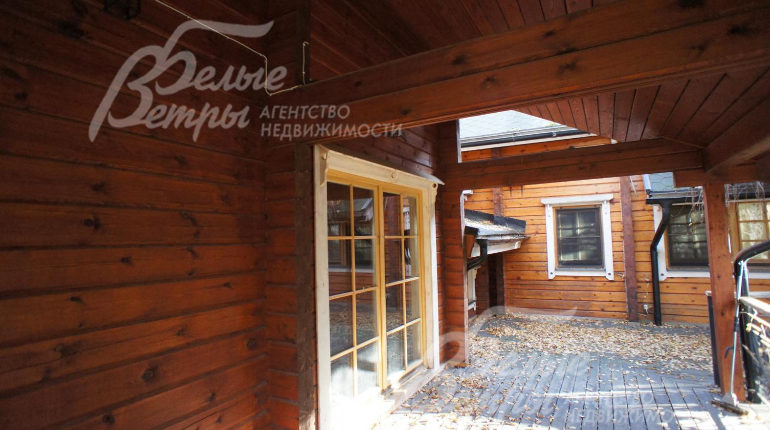 Терраса соединяет основной дом и СПА