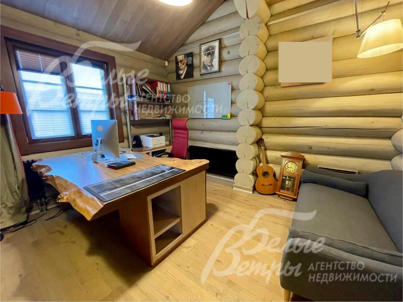 Кабинет на 1-ом этаже.