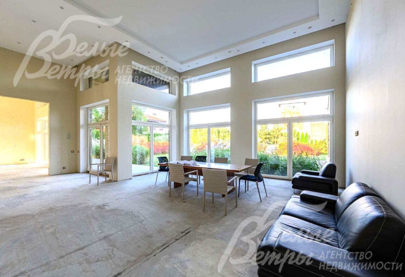 Столовая-гостиная 59 кв.м с панорамными окнами