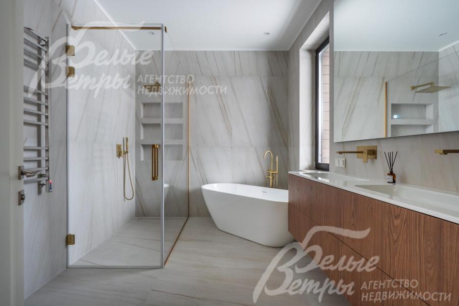 Мастер-санузел с ванной и душевой