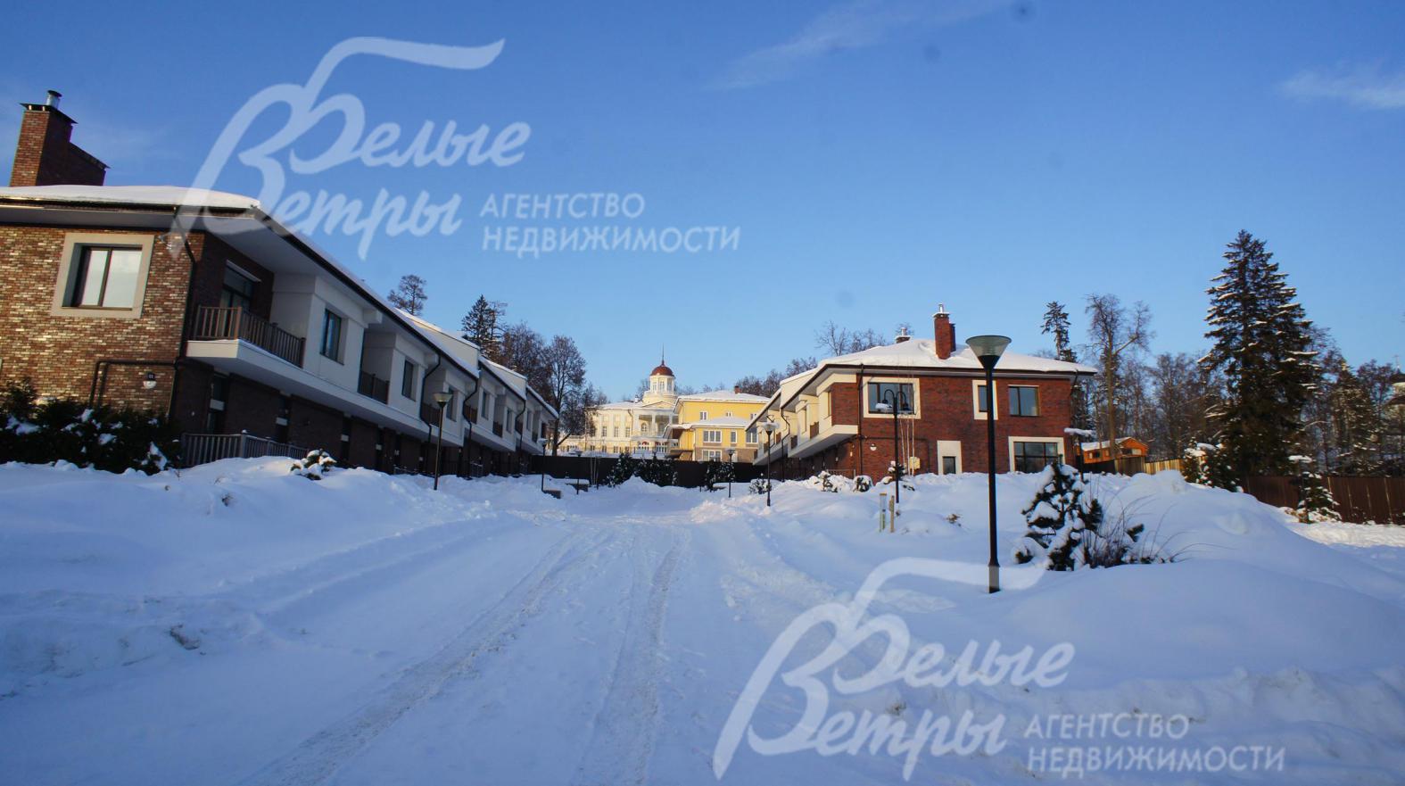 Вид на усадьбу 