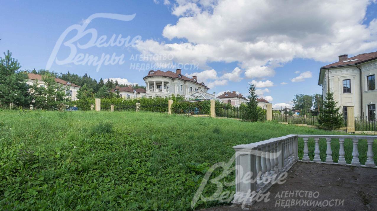 Открытая веранда с выходом на участок