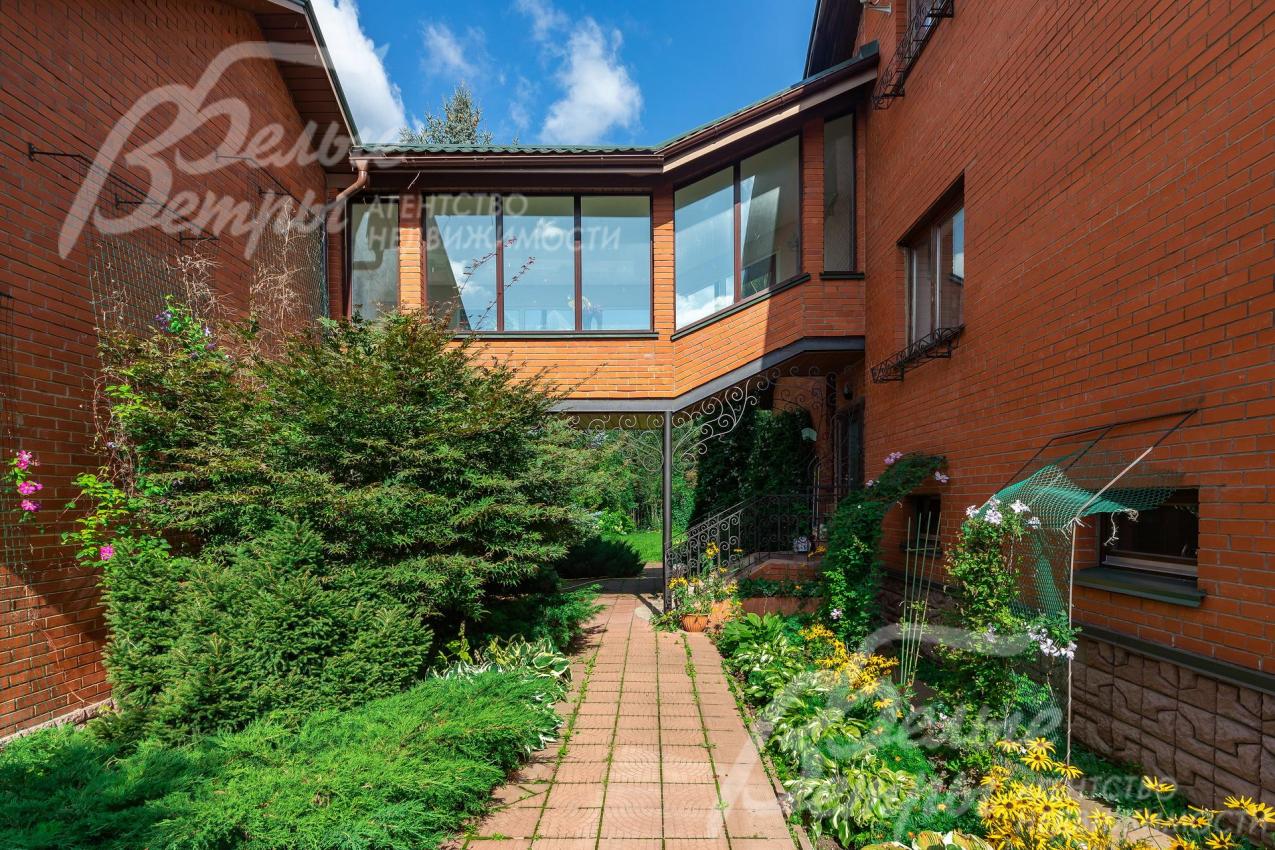 Переход из дома в гараж