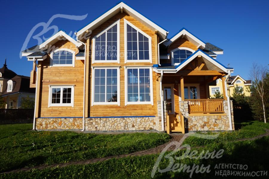 Вид на дом со стороны участка.