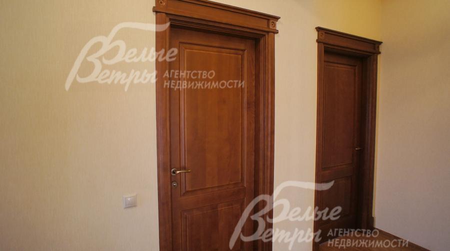 Итальянские деревянные двери с резными филенками