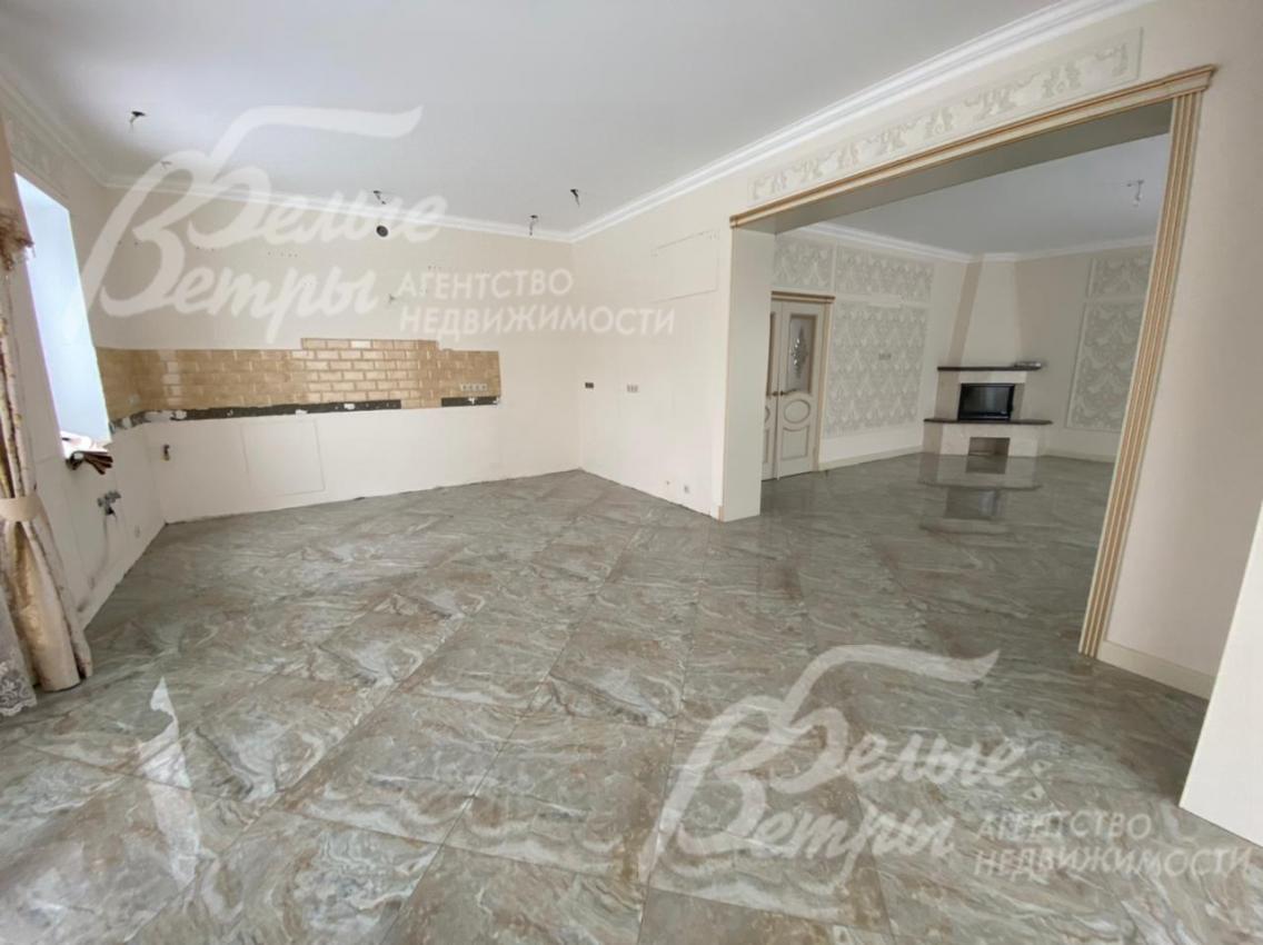 Кухня-столовая на первом этаже 