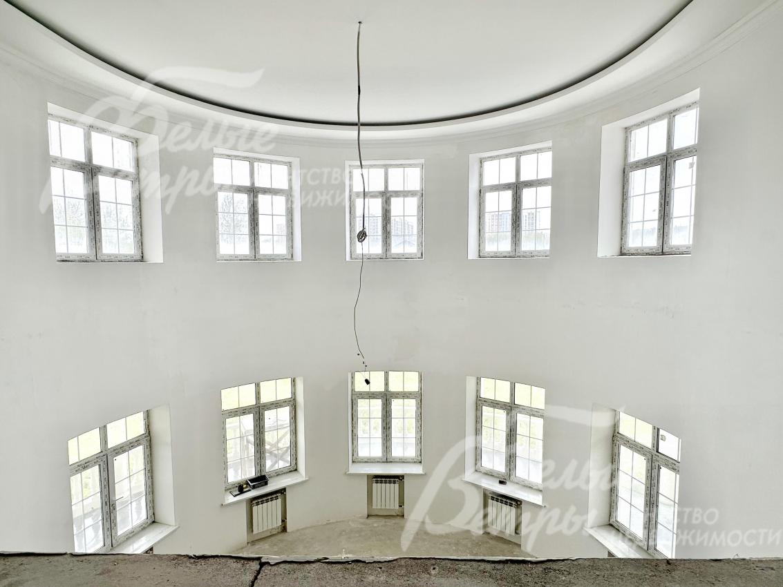 Вид на гостиную со второго этажа