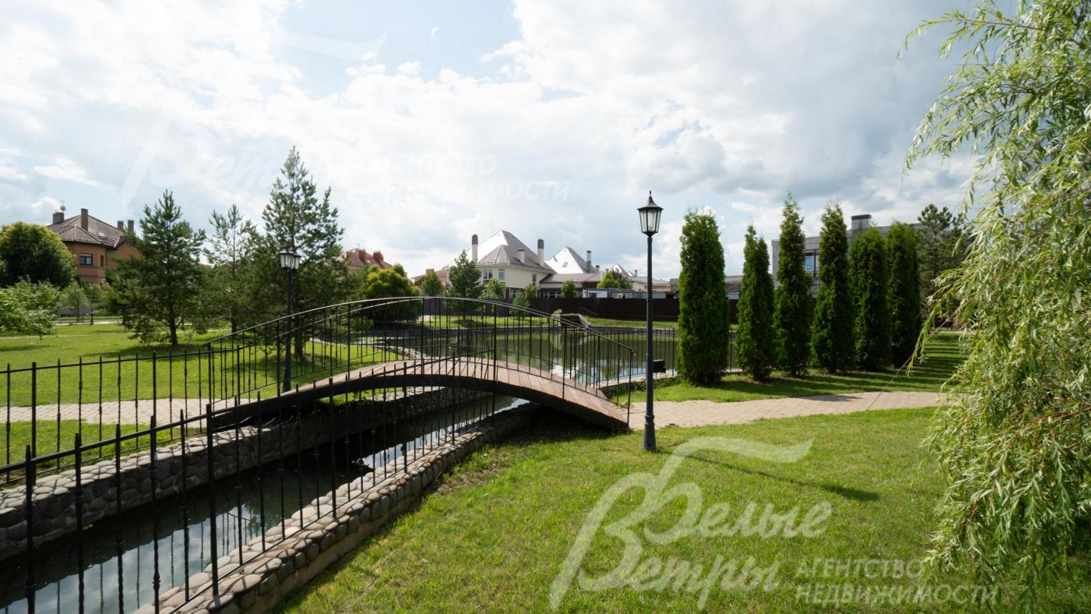 Облагороженная территория поселка